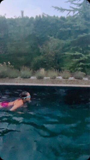 Lucie Vondráčková Instagram - Ledovááá… 🤦‍♀️😂 #swim #love #aftertraining