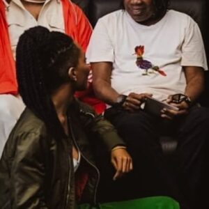 Luedji Luna Instagram - Se a música tivesse um corpo, uma voz, ela fosse gente, seria Milton Nascimento @miltonbitucanascimento. 

Ela anda entre nós, sorri, e respira entre nós. Eu sei. 

#tbt de hoje é um papo super querido que tive com @adrianacoutodidi no @programamaispreta ✨️ 

Milton é muito, gente! 

#luedjiluna #miltonnascimento #maispreta #programamaispreta #adrianacouto #entrevista