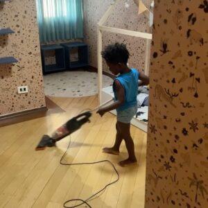 Luedji Luna Instagram - “I love the studio, but i love him more.”

4 anos que um cometa me escolheu. ☄️

Que vc seja feliz e pleno, que seja bom pra si e pro mundo!🤎

Saúde em todas as camadas!

Viva ao Dayo O.!🙌🏿
