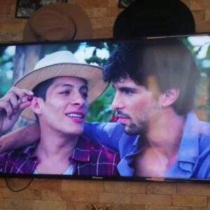Luis Alberti Instagram - Quédate con quién te mire como miro a @mrjasonday  en #JugarConFuego ya la vieron? 🤣🤣🤣🤣🤣🤭