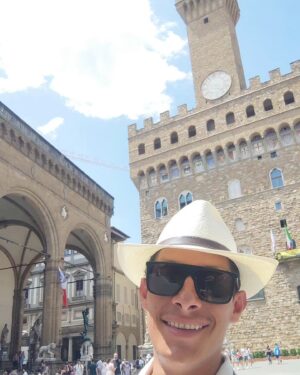 Luis Alberti Instagram - Hoy hace un año estaba en Florencia, caminando solo un poco perdido. Hoy sigue siendo lo mismo.