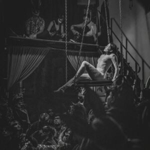 Luis Alberti Instagram - Función especial para bestias en peligro de extinción .
BESTIARIO Junio 24 / 8 pm
en Teatro Lúcido 
ABIERTA TAQUILLA 

BOLETOS DESDE $600 SÓLO POR PREVENTA 
DM

¿Qué es Bestiario?
1.Puesta en escena de realismo mágico inspirada en Cortázar con 9 BESTIAS de actores en escena.
2.Sesión lúcida secreta : Juego de interacción poética entre desconocidxs. Se te envía la guía al adquirir tus boletos. 
3. Al terminar la función,  fiesta de máscaras y djset edición PRIDE hasta las 3 am a cargo de SEDUCTORIA 🩵💚💛🩷

ASISTE CON MÁSCARA ( la puedes crear o adquirir con nosotras ) , sin celular y LLEGA SÓLO ( si vienes con alguien lleguen por separado , si traes celular se te recoge en la entrada.)

Costos :
- En Madriguera ( General ) 🐇 $600 en cojines. 

- Felinario 🐅 : $800 en cómodos sofás. Incluye trago 

- AVIARIO 🦜 $1,000 ( en palco compartido) Incluye trago . ¡La mejor vista de la obra !

-Establo de Cumpleaños  para una manada en palco privado 🐴🐴🐴. PREGUNTA POR TODAS LAS OPCIONES CUMPLEAÑERAS  de hasta 20 invitadxs 

- ACUARIO 🐡  Palco privado para 2 en cama. IDEAL PARA HACER O HACERTE UN DELIRANTE OBSEQUIO .
Sólo hay un acuario por Bestiario.

Elenco en esta función:
@coral_delavega
@dalia_xiuhcoatll 
@diego.laleget 
@enriquearreola 
@luigggibert 
@rodrigodelrioarrillaga 
@romannivica
@sebastiandeoteyza 
@wendy_moira 

Dirección y dramaturgia @wendy_moira 

Producción: @riveros3161 @gusiev.gustav y @porquemayel y @caroladotcom 
Diseño sonoro @riveros3161 
Diseño de iluminación @lilight.lila
Experiencia olfativa @nadjib_achaibou 
Maquillaje @zayimakeup @karladcmua
📸 @che.sibrian