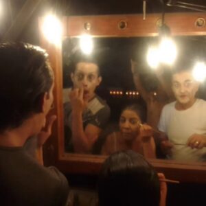 Luis Alberti Instagram - Para salir al escenario... Fin De partida" Samuel Beckett.  Estamos en Querétaro!  soy Hamm! Nos dirige @companiadeteatroelghetto
#AndasConTodoAlberti 
#teatrodelabsurdo