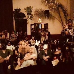 Luis Alberti Instagram - Función especial para bestias en peligro de extinción .
BESTIARIO Junio 24 / 8 pm
en Teatro Lúcido 
ABIERTA TAQUILLA 

BOLETOS DESDE $600 SÓLO POR PREVENTA 
DM

¿Qué es Bestiario?
1.Puesta en escena de realismo mágico inspirada en Cortázar con 9 BESTIAS de actores en escena.
2.Sesión lúcida secreta : Juego de interacción poética entre desconocidxs. Se te envía la guía al adquirir tus boletos. 
3. Al terminar la función,  fiesta de máscaras y djset edición PRIDE hasta las 3 am a cargo de SEDUCTORIA 🩵💚💛🩷

ASISTE CON MÁSCARA ( la puedes crear o adquirir con nosotras ) , sin celular y LLEGA SÓLO ( si vienes con alguien lleguen por separado , si traes celular se te recoge en la entrada.)

Costos :
- En Madriguera ( General ) 🐇 $600 en cojines. 

- Felinario 🐅 : $800 en cómodos sofás. Incluye trago 

- AVIARIO 🦜 $1,000 ( en palco compartido) Incluye trago . ¡La mejor vista de la obra !

-Establo de Cumpleaños  para una manada en palco privado 🐴🐴🐴. PREGUNTA POR TODAS LAS OPCIONES CUMPLEAÑERAS  de hasta 20 invitadxs 

- ACUARIO 🐡  Palco privado para 2 en cama. IDEAL PARA HACER O HACERTE UN DELIRANTE OBSEQUIO .
Sólo hay un acuario por Bestiario.

Elenco en esta función:
@coral_delavega
@dalia_xiuhcoatll 
@diego.laleget 
@enriquearreola 
@luigggibert 
@rodrigodelrioarrillaga 
@romannivica
@sebastiandeoteyza 
@wendy_moira 

Dirección y dramaturgia @wendy_moira 

Producción: @riveros3161 @gusiev.gustav y @porquemayel y @caroladotcom 
Diseño sonoro @riveros3161 
Diseño de iluminación @lilight.lila
Experiencia olfativa @nadjib_achaibou 
Maquillaje @zayimakeup @karladcmua
📸 @che.sibrian
