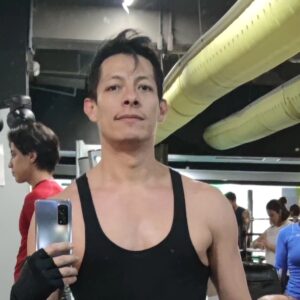 Luis Alberti Instagram - Que resulta que hoy es mi santo!!!... Canténme las mañanitas, mándenme flores, rebanadas de pastel, denme besos y abrazos!!! 🙃🙃🙃🙃✨✨✨✨💪🌟🌟🌟#AndasConTodoAlberti🧙💫🌟🌟✨🕺✌🏽🏋️🌟🧙🏼‍♂️😎