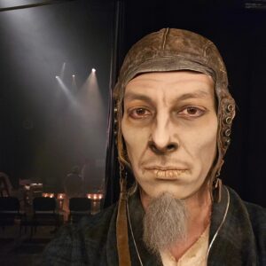 Luis Alberti Instagram - Para salir al escenario... Fin De partida" Samuel Beckett.  Estamos en Querétaro!  soy Hamm! Nos dirige @companiadeteatroelghetto
#AndasConTodoAlberti 
#teatrodelabsurdo