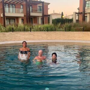 Luís Esparteiro Instagram - As crianças divertem-se nas férias. Ora saltas tu, ora salto eu. Todos ao mesmo tempo, é que é mais difícil. #ferias #feriasemfamilia #familia #montesantoresort