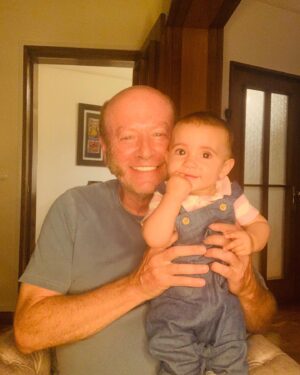 Luís Esparteiro Instagram - Esta gorda linda da minha neta já tem 8 meses. Parece que foi ontem que ela nasceu. O que temos de melhor na vida é a família. #familia #avô #netamaislinda #evenhammais