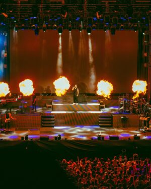 Luis Fonsi Instagram - Lo de anoche en Alicante fue demasiado especial…pero demasiado…♥️🔥
#25AñosTour 🌎 

📷: @plaza_alicante