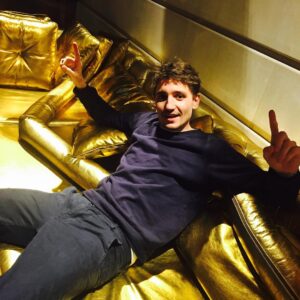 Lukas Dhont Instagram - Gold 👑👑👑 #aboutlastnight #gold #nederlandstalent #jajaja #gaeffelekkeruitjedak