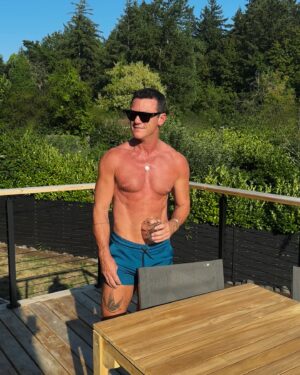 Luke Evans Instagram - Happy Sunnyday ☀️#sunday #sundayfunday #sundayvibes #summer #summervibes
