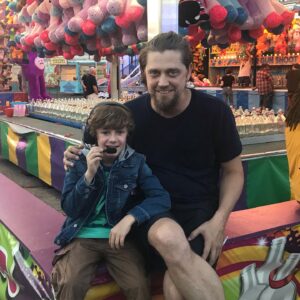 Luke Roessler Instagram - Happy Birthday Andy Muschietti! Thanks for introducing me to Pennywise🤡🎈. @itmovieofficial was the most fun I’ve ever had on a film set, killer clown and all😂! #andymuschietti #pennywise #itchapter2 @barbaramus