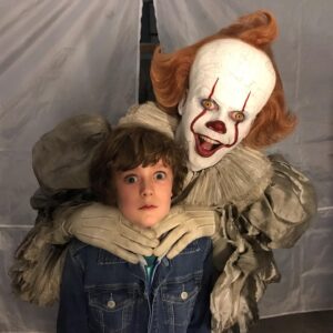 Luke Roessler Instagram - Happy Birthday Andy Muschietti! Thanks for introducing me to Pennywise🤡🎈. @itmovieofficial was the most fun I’ve ever had on a film set, killer clown and all😂! #andymuschietti #pennywise #itchapter2 @barbaramus