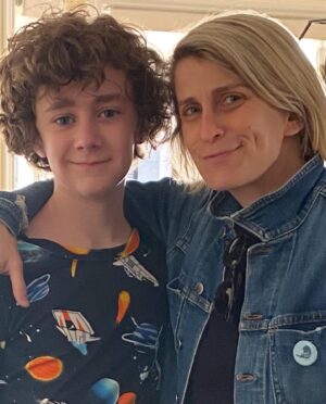 Luke Roessler Instagram - That’s a wrap on @deadtome Season 3! The final season is coming. Thank you @thelizfeldman for trusting me to bring Henry to life. I struck comedy gold to be in a series with such a talented showrunner and cast🎬⭐️! Can’t wait for you to see what we have been up to! #deadtome #netflix #christinaapplegate #lindacardellini #holyharmonies
