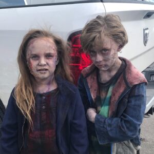 Luke Roessler Instagram - IT’S Halloween! Saved these spooky images just for the occasion🤡🎈. #itchapter2 #itends #deanbehindthescenes #youllfloattoo #didntmakethecut #happyhalloween