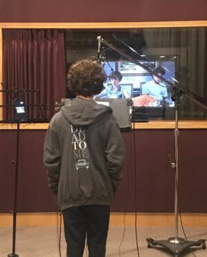 Luke Roessler Instagram - That’s a wrap on @deadtome Season 3! The final season is coming. Thank you @thelizfeldman for trusting me to bring Henry to life. I struck comedy gold to be in a series with such a talented showrunner and cast🎬⭐️! Can’t wait for you to see what we have been up to! #deadtome #netflix #christinaapplegate #lindacardellini #holyharmonies