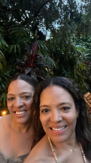 Luna Lauren Velez Instagram - Me and Lori…Chillin’ in Costa Rica…#gemelas #twins #twinning #vacation #hermanas #love ✨