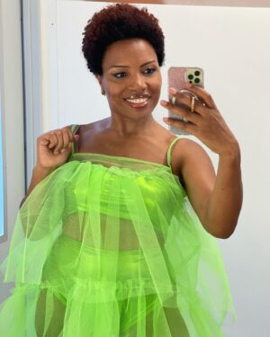 Lura Instagram - Hoje celebro mais um Ano de Vida e, graças a Deus, com muita saúde, energia, esperança e fé num mundo melhor! 💝

Curiosamente, hoje também se celebra o Dia da Mulher Africana. 🤎 

Por isso, viva a mulher africana de todas as cores, etnias e credos.  Que as nossas vozes sejam ouvidas e que as nossas lutas sejam vitoriosas! 💖✨