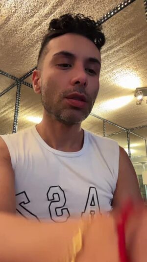 Luz Violeta Instagram - Voy a hablar lo del truco hoy. Por q me tienen chato con sus mensajes mala leche. Encuentro q no es importante ni Justo hacer mi pega así de apretao. Así q denme la libertad de mostrar en el escenario mi propuesta tranquilo. Gracias al otro lado q si tiene otra visión de la situación. ❤️