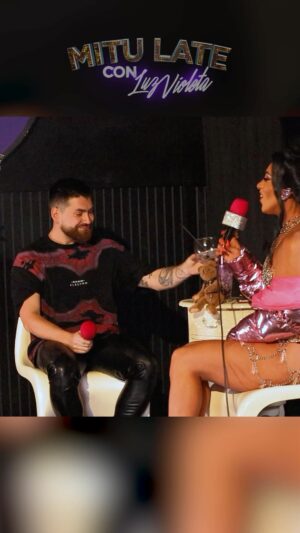 Luz Violeta Instagram - ✨💄 q importante es conocernos… 😁 Con @rozamora haciendo @mitulate la pase súper! Puedes encontrar el capítulo completo en mi canal de YouTube 😉❤️✨ un besito pa todos y buen finde 😘