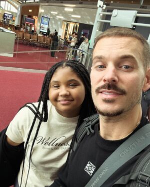 M. Pokora Instagram - Juillet dump.

1. Au ranch
2. JC Bond 🐐
3. Le sud ☀️
4. Wifey at work in L.A 🎬
5. Hollywood hike
6. 14 juillet view
7. Paris avec ma bande
8. Mon boulot 🤩
9. 7:00 am airport selfie 
10. Triangle d’or 💛