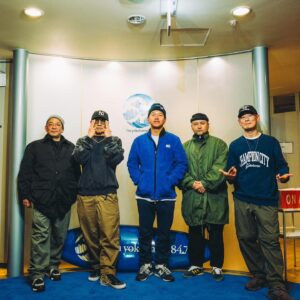 MIGHTY CROWN Instagram - 本日 最後のBayside Reggae Lounge の放送
長い間　この番組を聴いてくださったリスナーのみなさん
ありがとうございました♪  今夜が最終回
FM Yokohama 84.7 好き勝手自由に　やらせてもらって
感謝してます。　#mightycrown #djbana #shalala 
ディレクター　@nakagawadaisuke  お疲れ様でした👊🏽
@mightycrown_entertainment @mastasimon @cojiecrown @samicrown_lens @chozenlee_live @bana_daddy_b