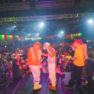 MIGHTY CROWN Instagram - Big shout out to @wyclefjean for showing us mad love blessing us with a live dubplate special!!! Unforgettable moment at #worldbash 
bless up @stretcharmstrong for not missing our last show in Ny
Seeing dem man deh from the hiphop world paying homage to the reggae & dancehall culture is very special ！
Much love and respect mi G
Big up Dru !
#soundsystemculture #wolrdbash
Pics by @junya_thirdeye @alohayuto