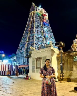 Maanasi G Kannan Instagram - ❤️🙏🧿

#pradhosham #kapaleeshwarartemple #mylapore #🙏