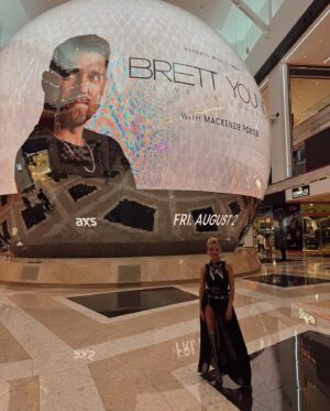 MacKenzie Porter Instagram - Is this how you Vegas ?