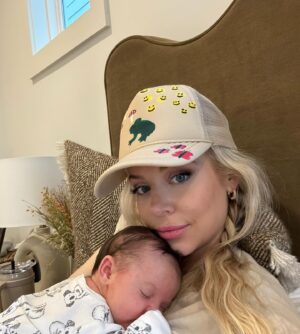 MacKenzie Porter Instagram - The chicken nugget bean who made me a momma 😻 

One of my favorite parts about becoming a mom is now fully understanding just how much my own mom loves me. 

Happy Mother’s day momma