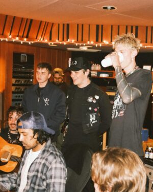 Machine Gun Kelly Instagram - i’m cookin and it’s southern fried. 🥘🎵

📷: @samcahill