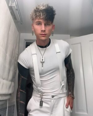 Machine Gun Kelly Instagram - i wore white to celebrate my virginity. 🇺🇸🙌🏼