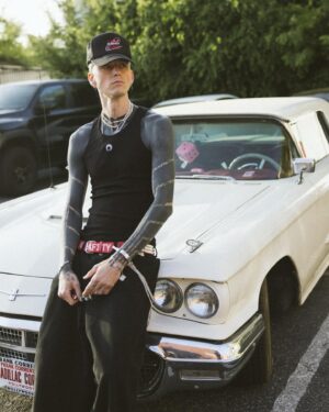 Machine Gun Kelly Instagram - i’m cookin and it’s southern fried. 🥘🎵

📷: @samcahill