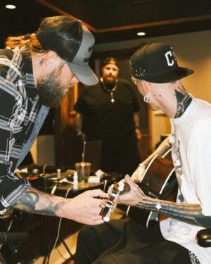 Machine Gun Kelly Instagram - i’m cookin and it’s southern fried. 🥘🎵

📷: @samcahill