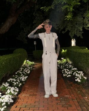 Machine Gun Kelly Instagram - i wore white to celebrate my virginity. 🇺🇸🙌🏼