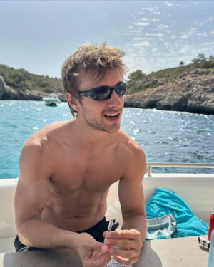 Maciej Musiał Instagram - pov chillujemy bombe w Kołobrzegu
