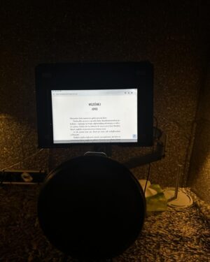 Maciej Musiał Instagram - Nowa książka Remigiusza Mroza, którą wspólnie z Kasią Sienkiewicz nagraliśmy jako audiobook to mieszanka kryminalnej zagadki i historii miłosnej, którą serdecznie Wam polecam. Książka i audiobook dostępna m.in na empik.com
 
#współpracapłatna #remigiuszmróz #czwartastronakryminału #kadryniedogaszonychwspomnień
