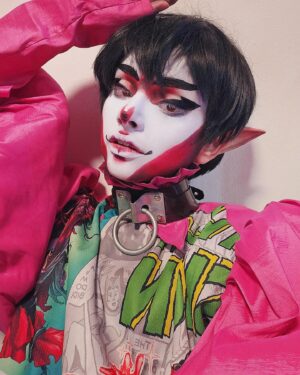 Maddie Jamett Ahumada Instagram - ✨💕ROSTROS ICONICOS DE MARZO💕✨

Se me perdió una foto por eso la tardanza. Jeh ✨
🫧¿Cuál es su fav del mes?🫧

✨HIDDEN COSART by @ank_cosart 
💕SANTA HOTCAKE by @soyunapinchebruja 
😈JOTKEIK KORTEZ by @konny.kortez.oficial 
🫧HIDDEN FACTO by @calypsso_facto 
#drag #dragqueen#makeup #rostrosiconicos