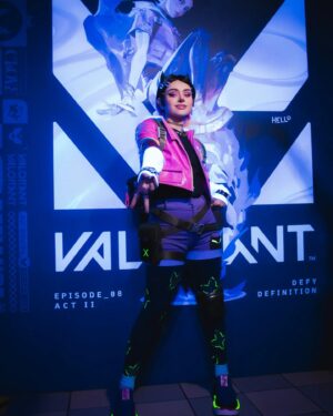 Maddie Jamett Ahumada Instagram - En este perfil amamos a Clove, y amamos el trabajo de @hiddenmistake_ que le da vida a sus agentes favs ✨️este cosplay definitivamente hace a #CloveInmortal 🥰