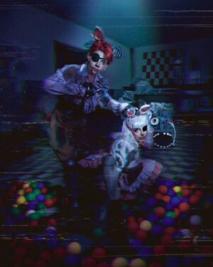 Maddie Jamett Ahumada Instagram - 🐻Lo que no sabes Afton, es que yo soy el Fai naits at fredis🐻
💀FOXY & THE MANGLE💕
.
.
.
✨️Vestuarios estilizados por @hiddenmistake_ 
✨️Props by @bustio.cos 
👾Cabeza robotica by @be_calypso 
📸Foto by @itzponyo 
👾Edit by @emiliodomz