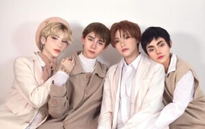 Maddie Jamett Ahumada Instagram - ‪‪❤︎‬𝓜𝓲𝓷𝓰𝔀𝓪’𝓼 𝓑𝓸𝓽𝓽𝓸𝓶𝓼ꨄ @mingwa_2 
𝑺𝒑𝒆𝒄𝒊𝒂𝒍 𝒄𝒐𝒍𝒍𝒂𝒃𝒐𝒓𝒂𝒕𝒊𝒐𝒏!

Chanwoo l @skei_x 
DG l @bustio.cos 
Dan l @ennui_pb 
Yoon Gu l @hiddenmistake_ 

🌸Amamos mucho a los bottoms de Mingwa! Cuando salió este arte nos enamoramos y aquí el resultado con grandes colegas cosplayers! Gracias a todes por hacerlo posible! Esperamos que les guste mucho! ~ ✨
❤︎———

🌸We love Mingwa’s bottoms so much! When this art came out we fell in love and here is the result with great fellow cosplayers! Thank you all for making it possible! We hope you like it a lot! ~✨

📸Photo by @polette.jackson ~ 

𝘚𝘱𝘦𝘤𝘪𝘢𝘭 𝘵𝘩𝘢𝘯𝘬𝘴 𝘵𝘰 @kouryam 𝘢𝘴 𝘴𝘶𝘱𝘱𝘰𝘳𝘵✨& @jastem.coser 𝘧𝘰𝘳 𝘭𝘦𝘯𝘥𝘪𝘯𝘨 𝘮𝘦 𝘵𝘩𝘦 𝘱𝘳𝘦𝘵𝘵𝘺 𝘩𝘢𝘵✨

#manhwa #blmanhwa #bjalex #jinxmanhwa #bjalexcosplay #jinxcosplay #chanwoocosplay #dgcosplay #kimdancosplay #potatocosplay #yoongucosplay #cosplay #cosplayer #boyslove #blmanhwacosplay