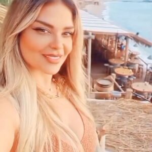 Madeleine Matar Instagram - غروب الشمس، تلك اللحظات التي تملأ القلب بالهدوء والجمال، تأخذني إلى عالم من السحر والروعة. لا يوجد شيء أجمل من مشهد الشمس وهي تختفي خلف الأفق 🌅✨ #غروب_الشمس #سحر_الطبيعة
#مادلين_مطر 
#MadeleineMatar