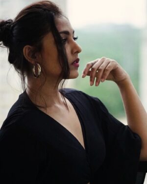 Madhu Shalini Instagram - Embracing the breeze and the view, feeling unstoppable in black. 🌆✨ #madhushalini #urbanchic #styleinspo #confidence #blackoutfit 
What’s your go-to outfit for an evening out?

Which look is your favorite? Comment below!

#eveningvibes  #fashionblogger #confidence #beauty #streetstyle #fashionista #instagood #photooftheday #picoftheday #instadaily #eveningstyle #fashionblogger #streetfashion #outfitoftheday #photoshoot #instafashion #photography #black #🖤