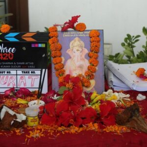 Madhu Sharma Instagram - Beware of the biggest fraud of the 21st Century SHREE 420… shooting started in Lucknow… Khesari Lal Yadav, Madhu Sharma, Shweta Mahara, Sanjay Pandey, Prakash Jais, Manoj Singh Tiger, Samarth Chaturvedi, Shraddha Naval, Dev Singh… produced by Madhu Sharma, Samir Aftab… directed by Praveen Guduri… DOP Vasu