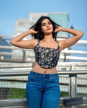 Madhuri Jain Instagram - Calm in chaos 🧚

Shot by @murlee_photography
@_xavierphotography_
Styling @ishwaryaalaguvel
Corset from @mogradesigns 
MUA: @puii_c_ammy
Assit by @pradeepwilliams05