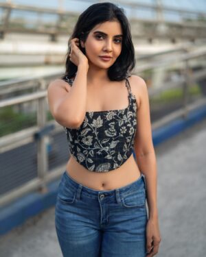 Madhuri Jain Instagram - Calm in chaos 🧚

Shot by @murlee_photography
@_xavierphotography_
Styling @ishwaryaalaguvel
Corset from @mogradesigns 
MUA: @puii_c_ammy
Assit by @pradeepwilliams05