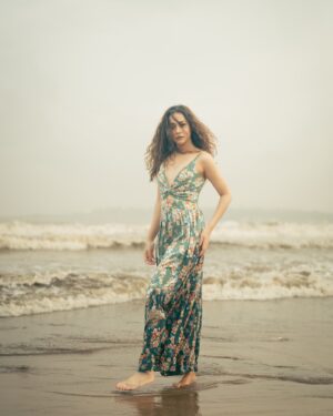 Madhurima Roy Instagram - Me, in a parallel world whilst Bombay floods🫠