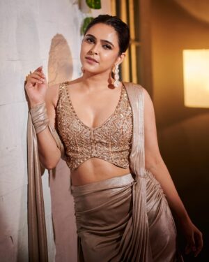Madhurima Tuli Instagram - 💫✨

Stylist @simstyles20
Styling team @stylist_khushbu
Outfit @kalkifashion
Accessories @rebaarifashionjewellery 
HMU @raj_mukadam 
📸 @mirajverma_photography 
Studio - @svmtstudio 

#nexastreamingacademyawards #glam #love #evening #awards