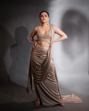 Madhurima Tuli Instagram - 💫✨

Stylist @simstyles20
Styling team @stylist_khushbu
Outfit @kalkifashion
Accessories @rebaarifashionjewellery 
HMU @raj_mukadam 
📸 @mirajverma_photography 
Studio - @svmtstudio 

#nexastreamingacademyawards #glam #love #evening #awards