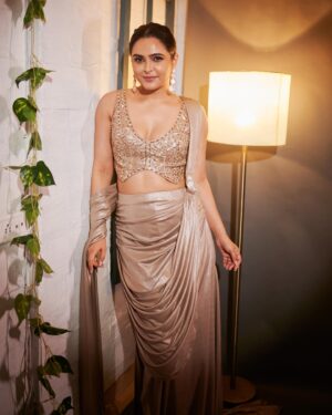 Madhurima Tuli Instagram - 💫✨

Stylist @simstyles20
Styling team @stylist_khushbu
Outfit @kalkifashion
Accessories @rebaarifashionjewellery 
HMU @raj_mukadam 
📸 @mirajverma_photography 
Studio - @svmtstudio 

#nexastreamingacademyawards #glam #love #evening #awards